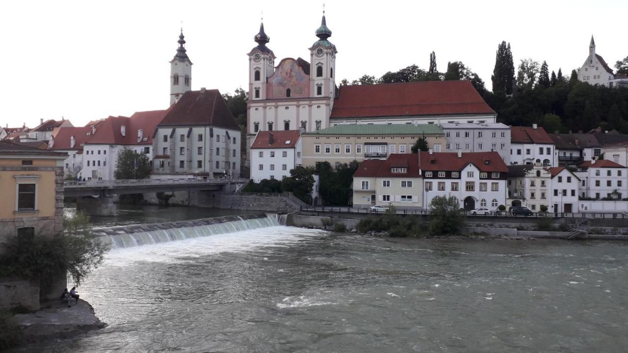 Apartment mit Balkon Steyr Bagian luar foto